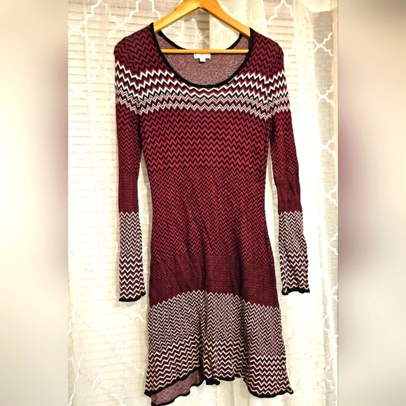 None Dresses & Skirts - Elegant Zigzag Patterned Dress - Maroon and White